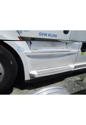 FREIGHTLINER CASCADIA 126 CAB SKIRT/SIDE FAIRING