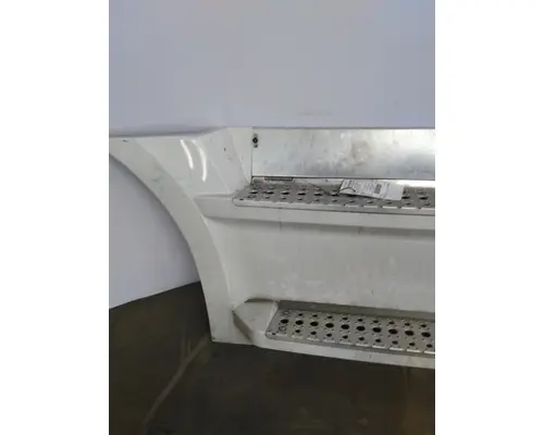 FREIGHTLINER CASCADIA 126 CAB SKIRTSIDE FAIRING