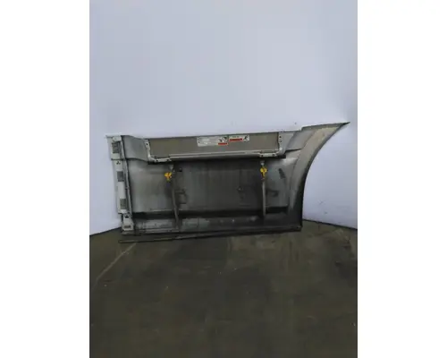 FREIGHTLINER CASCADIA 126 CAB SKIRTSIDE FAIRING