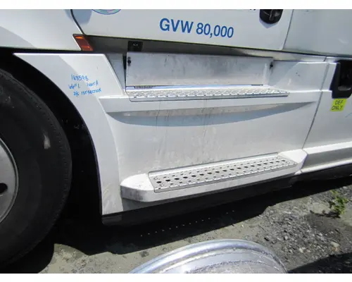 FREIGHTLINER CASCADIA 126 CAB SKIRTSIDE FAIRING