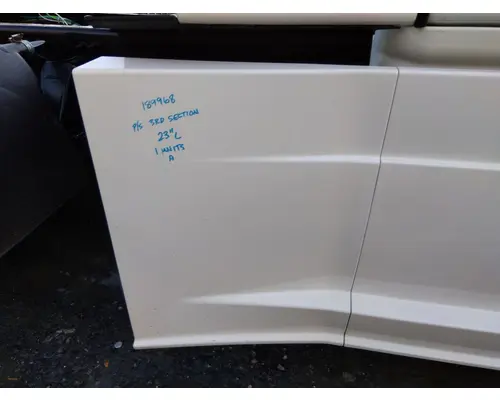 FREIGHTLINER CASCADIA 126 CAB SKIRTSIDE FAIRING