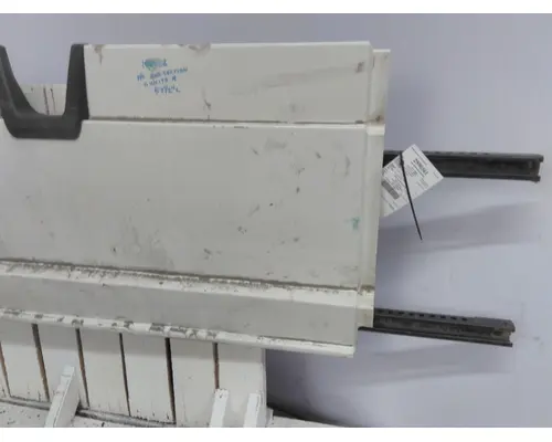 FREIGHTLINER CASCADIA 126 CAB SKIRTSIDE FAIRING