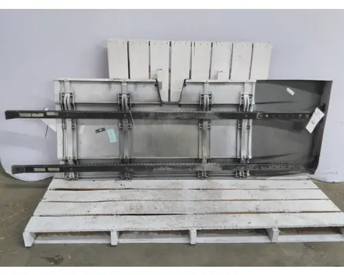 FREIGHTLINER CASCADIA 126 CAB SKIRTSIDE FAIRING