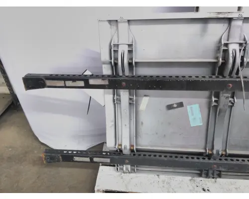 FREIGHTLINER CASCADIA 126 CAB SKIRTSIDE FAIRING