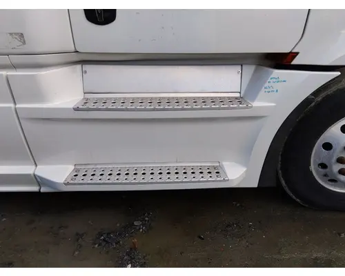 FREIGHTLINER CASCADIA 126 CAB SKIRTSIDE FAIRING