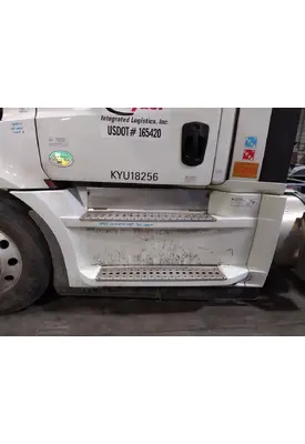 FREIGHTLINER CASCADIA 126 CAB SKIRT/SIDE FAIRING