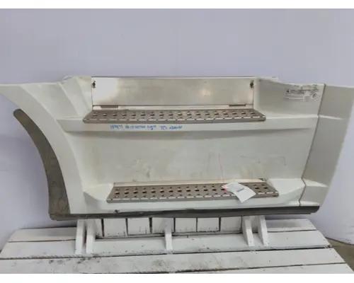 FREIGHTLINER CASCADIA 126 CAB SKIRTSIDE FAIRING