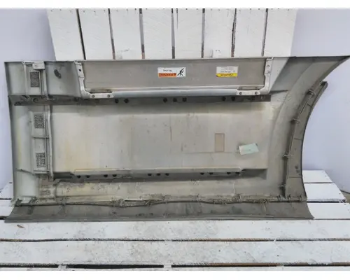 FREIGHTLINER CASCADIA 126 CAB SKIRTSIDE FAIRING