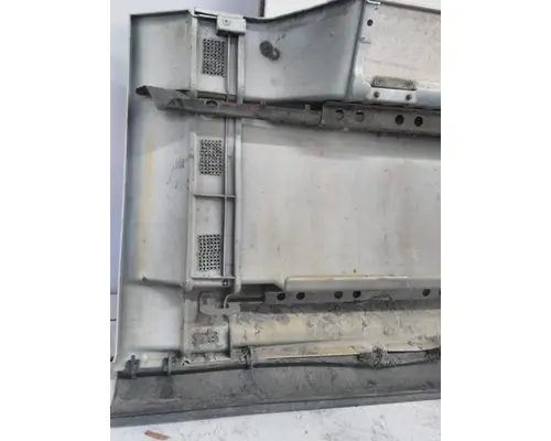 FREIGHTLINER CASCADIA 126 CAB SKIRTSIDE FAIRING