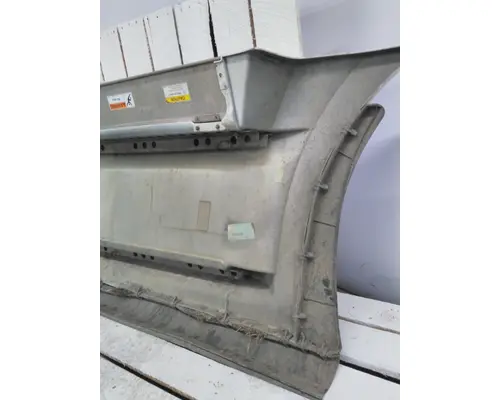 FREIGHTLINER CASCADIA 126 CAB SKIRTSIDE FAIRING