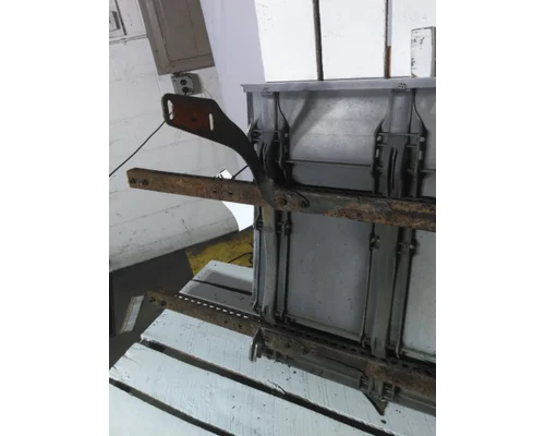 FREIGHTLINER CASCADIA 126 CAB SKIRTSIDE FAIRING