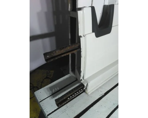 FREIGHTLINER CASCADIA 126 CAB SKIRTSIDE FAIRING