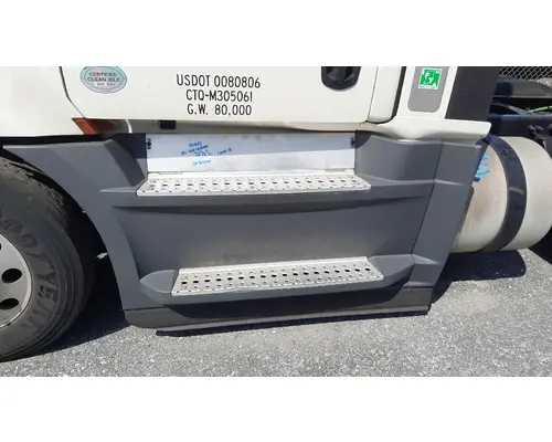 FREIGHTLINER CASCADIA 126 CAB SKIRTSIDE FAIRING