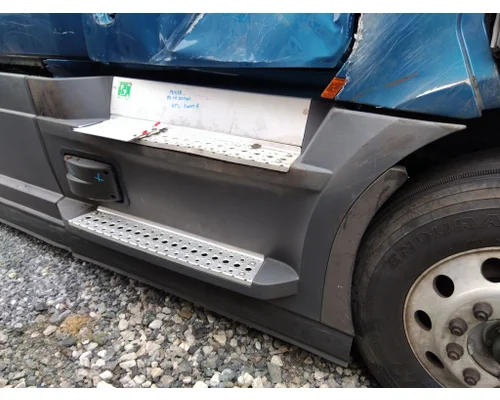 FREIGHTLINER CASCADIA 126 CAB SKIRTSIDE FAIRING