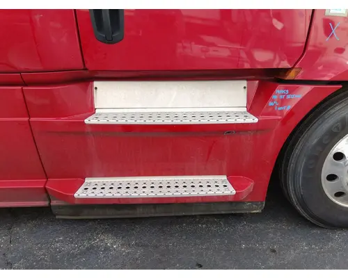 FREIGHTLINER CASCADIA 126 CAB SKIRTSIDE FAIRING