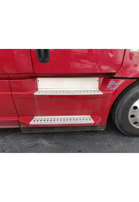 FREIGHTLINER CASCADIA 126 CAB SKIRT/SIDE FAIRING