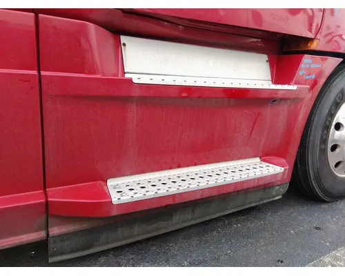 FREIGHTLINER CASCADIA 126 CAB SKIRTSIDE FAIRING