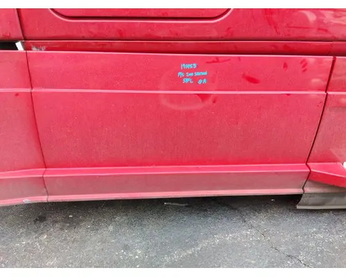 FREIGHTLINER CASCADIA 126 CAB SKIRTSIDE FAIRING