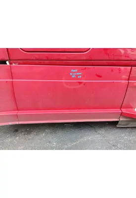 FREIGHTLINER CASCADIA 126 CAB SKIRT/SIDE FAIRING