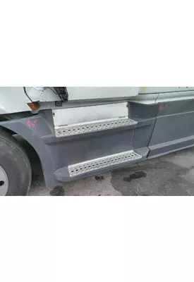 FREIGHTLINER CASCADIA 126 CAB SKIRT/SIDE FAIRING