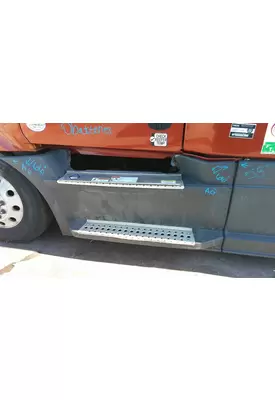 FREIGHTLINER CASCADIA 126 CAB SKIRT/SIDE FAIRING