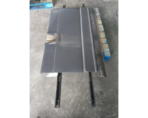 FREIGHTLINER CASCADIA 126 CAB SKIRTSIDE FAIRING