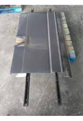 FREIGHTLINER CASCADIA 126 CAB SKIRT/SIDE FAIRING