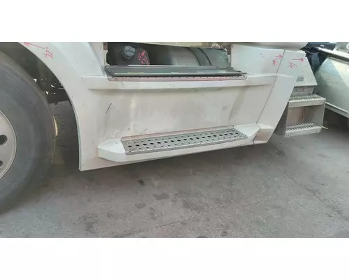 FREIGHTLINER CASCADIA 126 CAB SKIRTSIDE FAIRING
