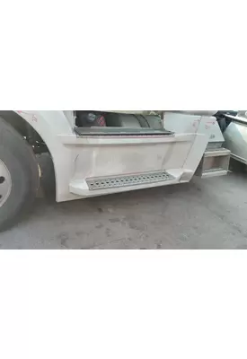 FREIGHTLINER CASCADIA 126 CAB SKIRT/SIDE FAIRING