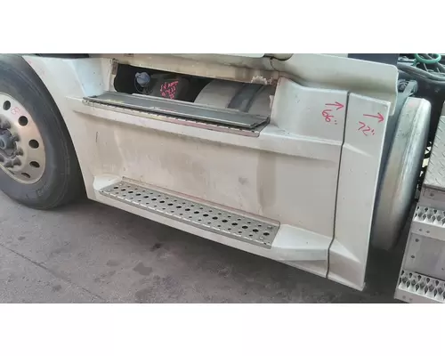 FREIGHTLINER CASCADIA 126 CAB SKIRTSIDE FAIRING