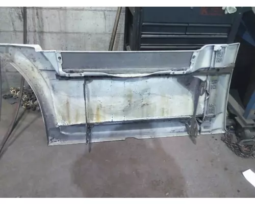 FREIGHTLINER CASCADIA 126 CAB SKIRTSIDE FAIRING