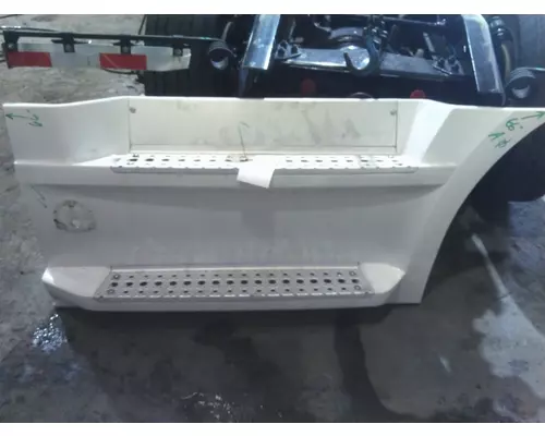 FREIGHTLINER CASCADIA 126 CAB SKIRTSIDE FAIRING