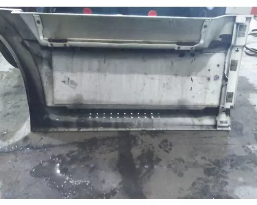 FREIGHTLINER CASCADIA 126 CAB SKIRTSIDE FAIRING