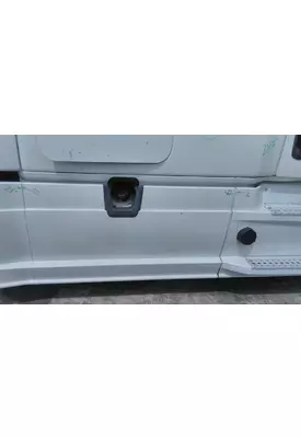 FREIGHTLINER CASCADIA 126 CAB SKIRT/SIDE FAIRING