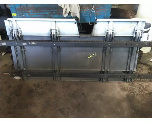 FREIGHTLINER CASCADIA 126 CAB SKIRTSIDE FAIRING