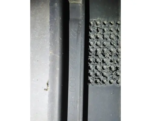 FREIGHTLINER CASCADIA 126 CAB SKIRTSIDE FAIRING