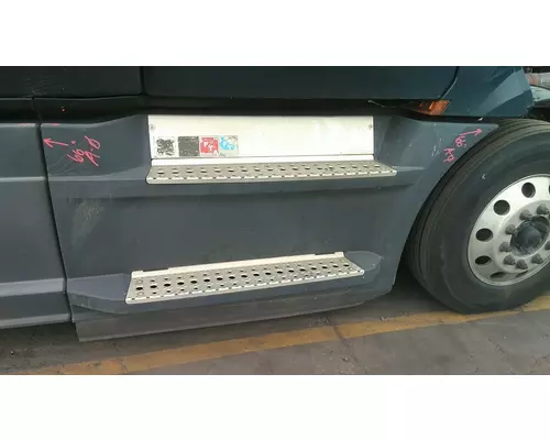 FREIGHTLINER CASCADIA 126 CAB SKIRTSIDE FAIRING
