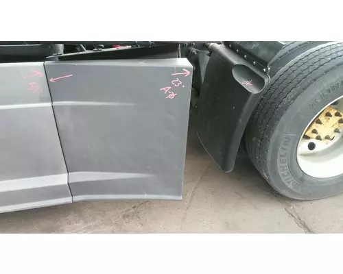 FREIGHTLINER CASCADIA 126 CAB SKIRTSIDE FAIRING