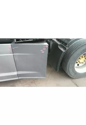 FREIGHTLINER CASCADIA 126 CAB SKIRT/SIDE FAIRING