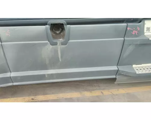 FREIGHTLINER CASCADIA 126 CAB SKIRTSIDE FAIRING