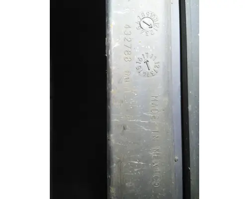 FREIGHTLINER CASCADIA 126 CAB SKIRTSIDE FAIRING