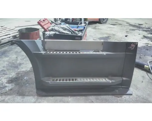 FREIGHTLINER CASCADIA 126 CAB SKIRTSIDE FAIRING