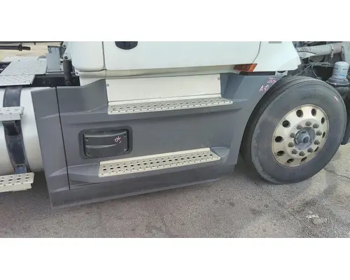 FREIGHTLINER CASCADIA 126 CAB SKIRTSIDE FAIRING