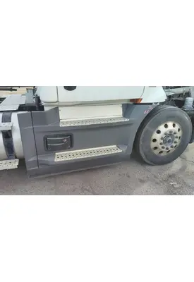 FREIGHTLINER CASCADIA 126 CAB SKIRT/SIDE FAIRING