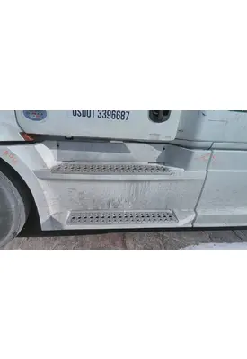 FREIGHTLINER CASCADIA 126 CAB SKIRT/SIDE FAIRING