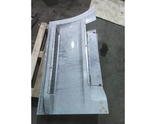 FREIGHTLINER CASCADIA 126 CAB SKIRTSIDE FAIRING