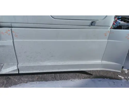 FREIGHTLINER CASCADIA 126 CAB SKIRTSIDE FAIRING