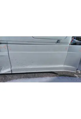 FREIGHTLINER CASCADIA 126 CAB SKIRT/SIDE FAIRING