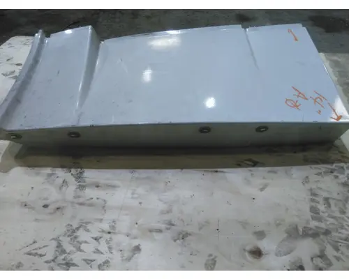 FREIGHTLINER CASCADIA 126 CAB SKIRTSIDE FAIRING