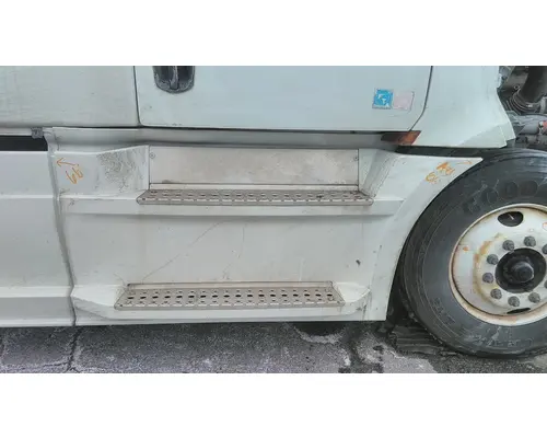 FREIGHTLINER CASCADIA 126 CAB SKIRTSIDE FAIRING